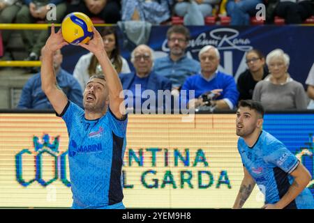 Set de Michele Baranowicz de Cisterna volley lors du match entre Rana Verona et Cisterna volley, saison régulière de la SuperLega Italian volley Banque D'Images