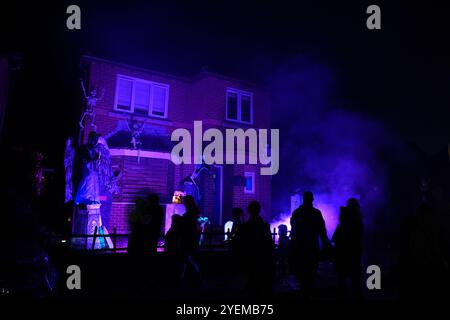 Une maison décorée pour Halloween à Ashford, Kent, prête à accueillir des trucs ou des traiteurs sur tous les Hallows' Eve. Date de la photo : jeudi 31 octobre 2024. Banque D'Images