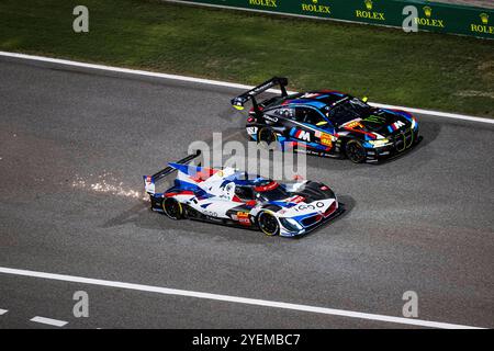 20 VAN DER LINDE Sheldon (zaf), FRIJNS Robin (nld), RAST René (ger), BMW M Team WRT, BMW Hybrid V8 #20, Hypercar, 46 MARTIN Maxime (bel), ROSSI Valentino (ita), Al HARTHY Ahmad (omn) Team WRT, BMW M4 GT3 #46, LM GT3, action pendant les 8 heures de Bahrain 2024, 8e manche du FIA World Endurance 2024, d'octobre 31 au Championnat Bahakhrain International Bahreïn, d'octobre au Bahakhrain circuit de novembre 2024, SPI/PPI DPPI Media/Alamy Live News Banque D'Images