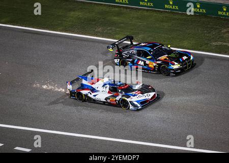 Sakhir, Bahreïn, 31/10/2024, 20 VAN DER LINDE Sheldon (zaf), FRIJNS Robin (nld), RAST Rene (ger), BMW M Team WRT, BMW Hybrid V8 #20, Hypercar, 46 MARTIN Maxime (bel), ROSSI Valentino (ita), Al HARTHY Ahmad (omn) Team WRT, BMW M4 GT3 #46, LM GT3, action pendant les 8 heures de bahreïn 2024, 8e manche du Bahreïn, 8e tour du Championnat du monde de Bahreïn°2024 novembre 31 au Bahreïn°2016 au Championnat du monde de Bahrain, Bahreïn°2024 Banque D'Images