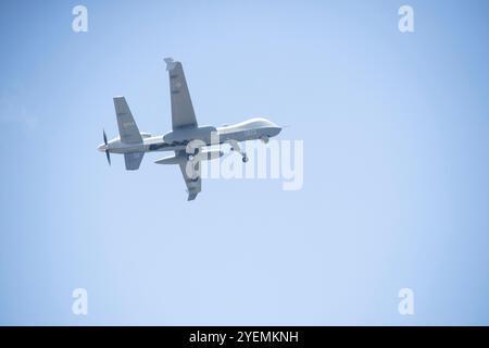 Kaneohe Bay (États-Unis d'Amérique). 20 juin 2024. Un drone MUX/MÂLE MQ-9A du corps des Marines affecté au Marine Unmanned Aerial Vehicle Squadron 3, sort après avoir décollé de la ligne de vol à la Marine2 corps Air Station Kaneohe Bay, le 20 juin 2024 à Kaneohe Bay, Hawaï. Crédit : Cpl Joseph Abreu/photo du corps des Marines des États-Unis/Alamy Live News Banque D'Images