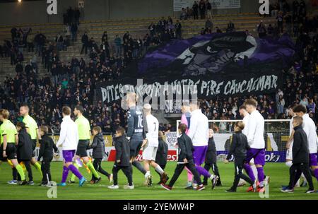 Tubize, Belgique. 31 octobre 2024. Les joueurs d'Anderlecht photographiés au départ d'un match de football entre le club de troisième division Tubize-Braine-le-Comte et le club JPL RSC Anderlecht, jeudi 31 octobre 2024 à Tubize, dans la manche 1 de 16 de la coupe belge de football 'Croky Cup'. BELGA PHOTO VIRGINIE LEFOUR crédit : Belga News Agency/Alamy Live News Banque D'Images