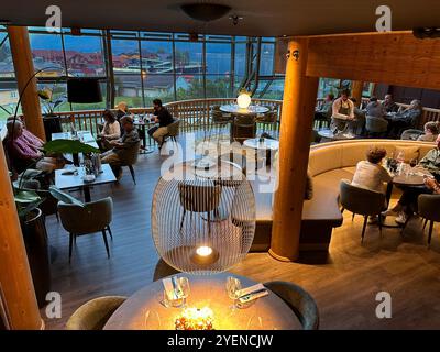 Flam, Norvège - septembre 2024 le restaurant de l'hôtel Fretheim à Flam avec vue sur le Sognefjord. Banque D'Images