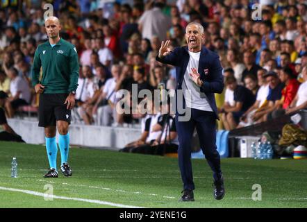 Prague, Tchéquie - 7 septembre 2024 : l'entraîneur albanais Sylvinho en action lors du match de l'UEFA Nations League Ukraine - Albanie à l'Epet Arena de Prague Banque D'Images