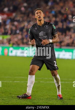 Liam Palmer après avoir raté sa pénalité pour Sheffield mercredi après le match se terminant par un match nul après plein temps dans le Carabao Cup Round of 16 match entre Brentford et Sheffield mercredi au Gtech Community Stadium, Brentford le mardi 29 octobre 2024. (Photo : Jade Cahalan | mi News) crédit : MI News & Sport /Alamy Live News Banque D'Images