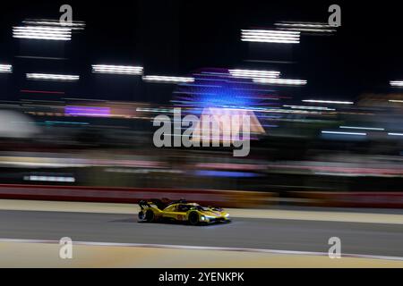 Sakhir, Bahreïn. 31 octobre 2024. AF CORSE No.83 Hypercar - Ferrari 499P, Robert Kubica (POL), Robert Shwartzman (ISR), Yifei Ye (CHN) pendant P2. Ahmad Al Shehab/Alamy Live News. Banque D'Images