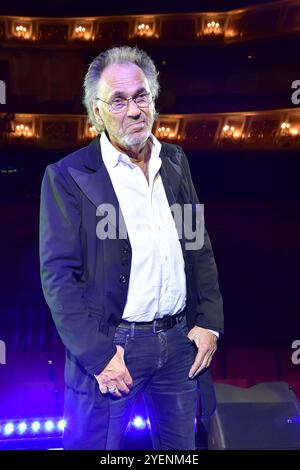 JUBILAEUM 50 JAHRE ROCKY HORROR SHOW Hugo Egon Balder JUBILAEUM 50 JAHRE ROCKY HORROR SHOW im Admiralspalastin Berlin, AM 31.10.2024 *** JUBILÉ 50 ANS DE ROCKY HORROR SHOW Hugo Egon Balder JUBILÉ 50 ANS DE ROCKY HORROR SHOW à l'Admiralspalastin Berlin, on 31 10 2024 Photopress Mueller Banque D'Images