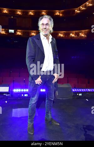 JUBILAEUM 50 JAHRE ROCKY HORROR SHOW Hugo Egon Balder JUBILAEUM 50 JAHRE ROCKY HORROR SHOW im Admiralspalastin Berlin, AM 31.10.2024 *** JUBILÉ 50 ANS DE ROCKY HORROR SHOW Hugo Egon Balder JUBILÉ 50 ANS DE ROCKY HORROR SHOW à l'Admiralspalastin Berlin, on 31 10 2024 Photopress Mueller Banque D'Images