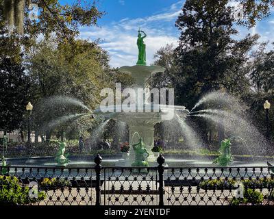 Le verdissement de la fontaine dans Forsyth Park, Savannah, Géorgie, États-Unis Banque D'Images