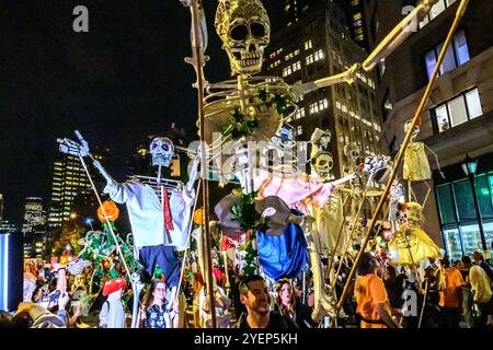 New York, États-Unis. 31 octobre 2024. 51e parade annuelle d'Halloween dans le Greenwich Village de Manhattan. Crédit : Enrique Shore/Alamy Live News Banque D'Images