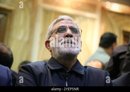 Téhéran, Iran. 31 octobre 2024. Le général de brigade iranien ESMAIL Qaani, chef de la Force Qods du corps des gardiens de la révolution islamique (CGRI), assiste à une cérémonie sur la place Palestine à Téhéran, commémorant feu Hashem Safieddine, un éminent religieux qui devait succéder au dirigeant du Hezbollah assassiné Hassan Nasrallah, tué par une frappe aérienne israélienne à Beyrouth. Qaani, nommé par le Guide suprême après la mort de Qasem Soleimani, dirige les opérations extraterritoriales de la Force Quds. En octobre 2024, des rumeurs suggèrent qu'il a été blessé ou tué aux côtés de Hashem Safieddine dans le Da Banque D'Images