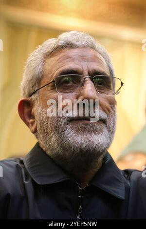 Téhéran, Iran. 31 octobre 2024. Le général de brigade iranien ESMAIL Qaani, chef de la Force Qods du corps des gardiens de la révolution islamique (CGRI), assiste à une cérémonie sur la place Palestine à Téhéran, commémorant feu Hashem Safieddine, un éminent religieux qui devait succéder au dirigeant du Hezbollah assassiné Hassan Nasrallah, tué par une frappe aérienne israélienne à Beyrouth. Qaani, nommé par le Guide suprême après la mort de Qasem Soleimani, dirige les opérations extraterritoriales de la Force Quds. En octobre 2024, des rumeurs suggèrent qu'il a été blessé ou tué aux côtés de Hashem Safieddine dans le Da Banque D'Images