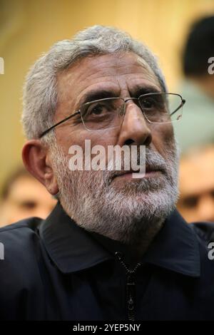 Téhéran, Iran. 31 octobre 2024. Le général de brigade iranien ESMAIL Qaani, chef de la Force Qods du corps des gardiens de la révolution islamique (CGRI), assiste à une cérémonie sur la place Palestine à Téhéran, commémorant feu Hashem Safieddine, un éminent religieux qui devait succéder au dirigeant du Hezbollah assassiné Hassan Nasrallah, tué par une frappe aérienne israélienne à Beyrouth. Qaani, nommé par le Guide suprême après la mort de Qasem Soleimani, dirige les opérations extraterritoriales de la Force Quds. En octobre 2024, des rumeurs suggèrent qu'il a été blessé ou tué aux côtés de Hashem Safieddine dans le Da Banque D'Images