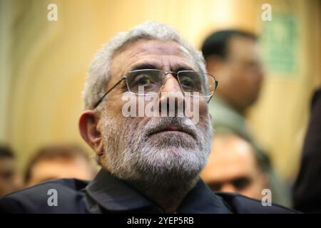 Téhéran, Iran. 31 octobre 2024. Le général de brigade iranien ESMAIL Qaani, chef de la Force Qods du corps des gardiens de la révolution islamique (CGRI), assiste à une cérémonie sur la place Palestine à Téhéran, commémorant feu Hashem Safieddine, un éminent religieux qui devait succéder au dirigeant du Hezbollah assassiné Hassan Nasrallah, tué par une frappe aérienne israélienne à Beyrouth. Qaani, nommé par le Guide suprême après la mort de Qasem Soleimani, dirige les opérations extraterritoriales de la Force Quds. En octobre 2024, des rumeurs suggèrent qu'il a été blessé ou tué aux côtés de Hashem Safieddine dans le Da Banque D'Images