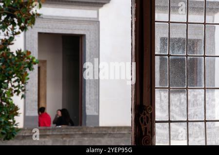 Vue du Palazzo Orsini di Gravina à Naples, siège de la Faculté d'architecture de l'Université 'Federico II'. Banque D'Images