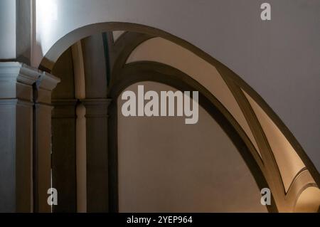 Vue du Palazzo Orsini di Gravina à Naples, siège de la Faculté d'architecture de l'Université 'Federico II'. Banque D'Images