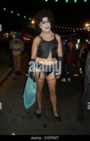 West Holllywood, Californie, USA 31 octobre 2024 Rocky Horror Picture Show costume au West Hollywood Halloween Carnaval sur Santa Monica Blvd le 31 octobre 2024 à West Hollywood, Californie, USA. Photo de Barry King/Alamy Live News Banque D'Images