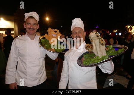 West Holllywood, Californie, USA 31 octobre 2024 West Hollywood Halloween Carnaval sur Santa Monica Blvd le 31 octobre 2024 à West Hollywood, Californie, USA. Photo de Barry King/Alamy Live News Banque D'Images