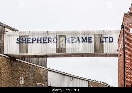 Le pont Shepherd Neame sur North Lane à Faversham, Kent. Banque D'Images