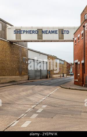 Le pont Shepherd Neame sur North Lane à Faversham, Kent. Banque D'Images