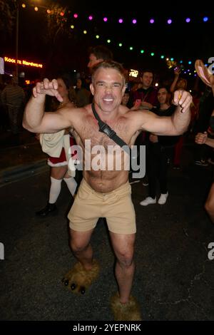 West Holllywood, Californie, USA 31 octobre 2024 West Hollywood Halloween Carnaval sur Santa Monica Blvd le 31 octobre 2024 à West Hollywood, Californie, USA. Photo de Barry King/Alamy Live News Banque D'Images