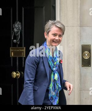 Yvette Cooper députée - Ministre de l'intérieur - quittant Downing Street après une réunion du cabinet le matin du premier budget de Rachel Reeves. 30 octobre 2024 Banque D'Images