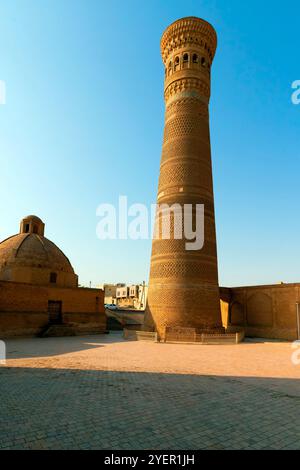 Voir Kalyan Minaret qui est l'endroit principal dans le Saint Boukhara. Mosquée Kalyan, composant POI-Kalyan ensemble est la mosquée centrale de Saint Boukhara. UZ Banque D'Images