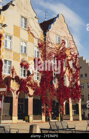 Olsztyn Pologne octobre 2022 célèbre attraction touristique architecture destinations de voyage à Olsztyn. Rue de la vieille mairie sur la place du marché. Visitez Banque D'Images