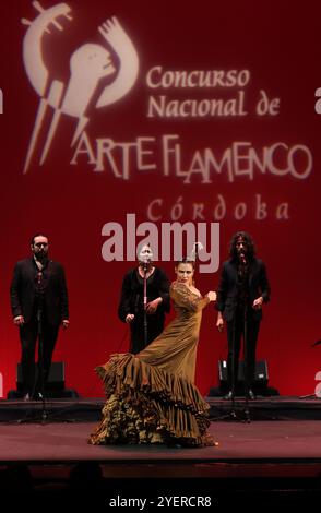 Córdoba, 21/11/2022. Phase finale du concours Córdoba Flamenco Art au Gran Teatro. Lucía Fernández González, Lucía «la Bronce», lors de sa performance. Photo : Valerio Merino. ARCHCOR. Crédit : album / Archivo ABC / Valerio Merino Banque D'Images