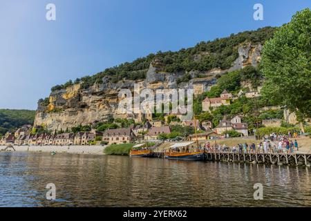 La Roc Gageac ; France : 20 août ; 2024 : village fluvial médiéval de la Roc Gageac en Dordogne Banque D'Images