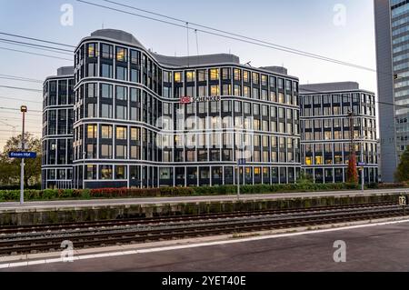 Der Firmensitz des Logistikdienstleister DB Schenker AG, an der Kruppstrasse, Am Hauptbahnhof von Essen, NRW, Deutschland, Schenker AG *** le siège du prestataire de services logistiques DB Schenker AG, sur Kruppstrasse, à la gare principale d'Essen, NRW, Allemagne, Schenker AG Banque D'Images