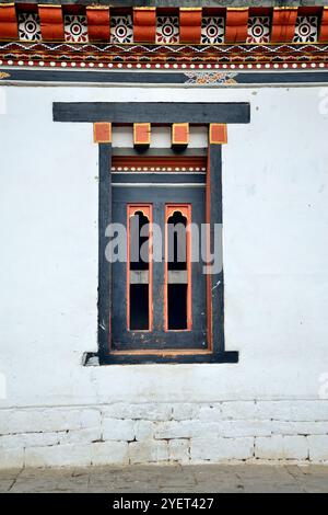 Vue partielle du Palais du Roi, également connu sous le nom de Palais Dechencholing, construit en 1953, situé à Thimphu, Bhoutan Banque D'Images