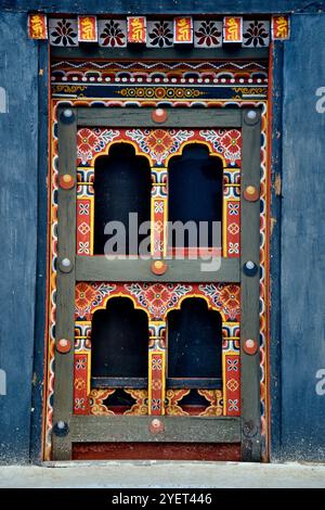 Vue partielle du Palais du Roi, également connu sous le nom de Palais Dechencholing, construit en 1953, situé à Thimphu, Bhoutan Banque D'Images