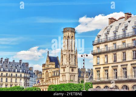 L'église Saint-Germain l'Auxerrois est situé près du Louvre. C'est la construction d'époque romane, gothique et Renaissance Paris. La France. Banque D'Images