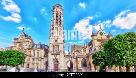 L'église Saint-Germain l'Auxerrois est situé près du Louvre. C'est la construction d'époque romane, gothique et Renaissance Paris. La France. Banque D'Images