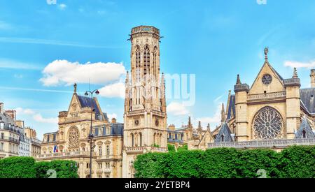 L'église Saint-Germain l'Auxerrois est situé près du Louvre. C'est la construction d'époque romane, gothique et Renaissance Paris. La France. Banque D'Images