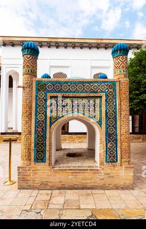 Eh bien dans le complexe de Bahouddin Naqshband Complex. Saqolhana début du XVIe siècle au complexe Bahouddin Naqshband, près de Boukhara, Ouzbékistan. Le Banque D'Images