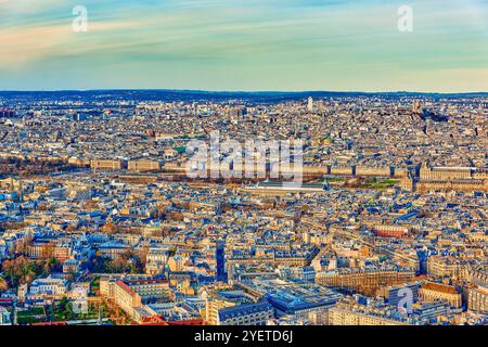 Vue depuis la tour Montparnasse sur le magnifique Paris au début du printemps. Banque D'Images