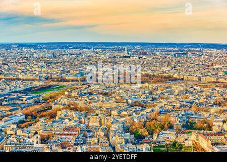 Vue depuis la tour Montparnasse sur le magnifique Paris au début du printemps. Banque D'Images