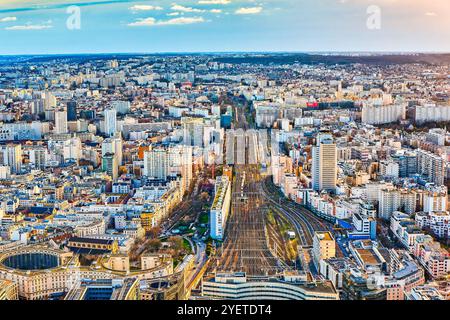 Vue depuis la tour Montparnasse sur le magnifique Paris au début du printemps. Banque D'Images