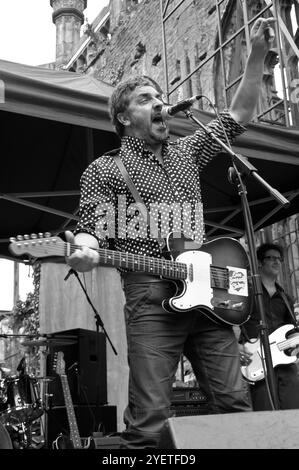 Ian Prowse & Amsterdam vivent à la Bombed Out Church, dans le cadre de Liverpool Calling, 16.06.13 Banque D'Images