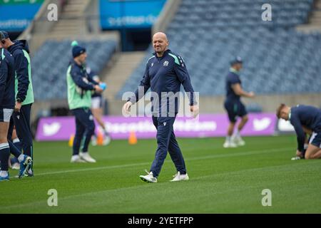 Edimbourg, Écosse, Royaume-Uni, 1er novembre 2024 - Gregor Townsend, entraîneur-chef écossais de rugby, entraîne l'équipe à travers l'entraînement avant le match Écosse - Fiji Autumn Series au Murrayfield Stadium, Édimbourg.- crédit : Thomas Gorman/Alamy News Live Banque D'Images