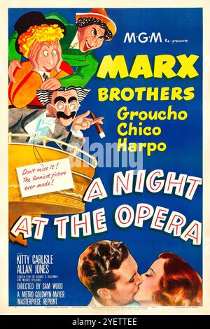 Affiche de film vintage pour la réédition 1948 du film comique A Night at the Opera de 1935, mettant en vedette les frères Marx - Groucho, Chico, Harpo Banque D'Images