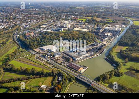 Luftbild, Stadthafen Lünen, Bundesstraße B54 und Dortmunder Straße Kanalbrücke, Aurubis AG Kupferhütte und Kupferrecycler, Lünen, Ruhrgebiet, Nordrhein-Westfalen, Deutschland ACHTUNGxMINDESTHONORARx60xEURO *** vue aérienne, port de la ville de Lünen, route fédérale B54 et pont Lünen du canal Dortmunder Straße, fonderie de cuivre Aurubis AG et recycleur de cuivre, Ruubis AG, Westarea, Rhénanie du Nord-Rhénanie-Westminera, Allemagne Banque D'Images