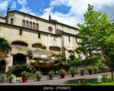 La chapelle du Sanctuaire surplombe les grottes de Saint Antoine de Padoue à Brive-la-Gaillarde Banque D'Images