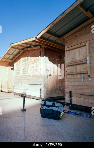 Annecy, France. 01 novembre 2024. Illustrations de chalets/cottage en bois pour le marché de Noël le 1er novembre 2024 à Annecy. Photo de Alexis Jumeau/ABACAPRESS. COM Credit : Abaca Press/Alamy Live News Banque D'Images