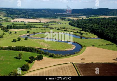 Vue aérienne de la rivière Severn qui sillonne les Leighton dans le Shropshire Banque D'Images