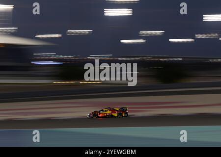 Sakhir, Bahreïn. 1er novembre 2024. Ferrari AF CORSE No.51 Hypercar - Ferrari 499P, Alessandro Pier Guidi (ITA), James Calado (GBR), Antonio Giovinazzi (ITA) pendant les qualifications. Ahmad Al Shehab/Alamy Live News. Banque D'Images