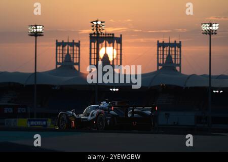 Sakhir, Bahreïn. 1er novembre 2024. Toyota Gazoo Racing No.7 Hypercar - Toyota GR010 - Hybrid, Mike Conway (GBR), Kamui Kobayashi (JPN), Nyck de Vries (NLD) pendant les qualifications. Ahmad Al Shehab/Alamy Live News. Banque D'Images