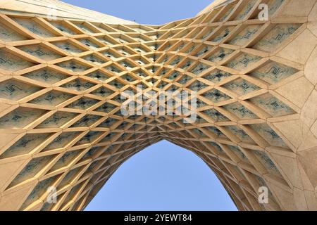 Iran. Téhéran. La tour Azadi ou King Memorial Tower Banque D'Images